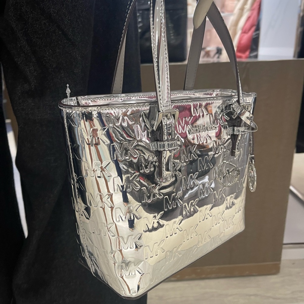 MICHAEL KORS Jet Set Extra-Sm Patent Logo Debossed Convertible Tote Cross
Silver - Picture 6 of 16